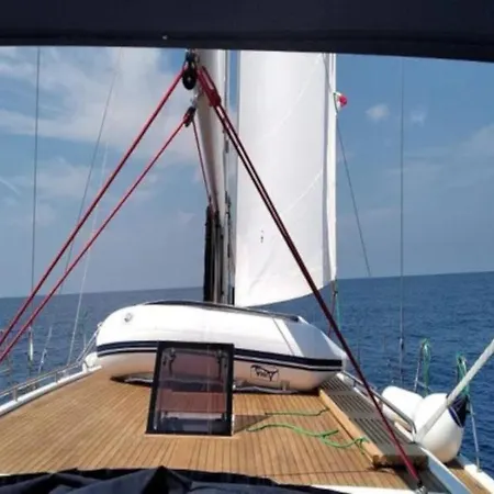 Botel Elisa *