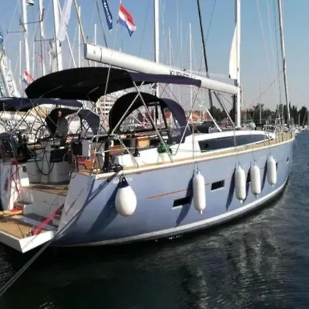 Botel Elisa